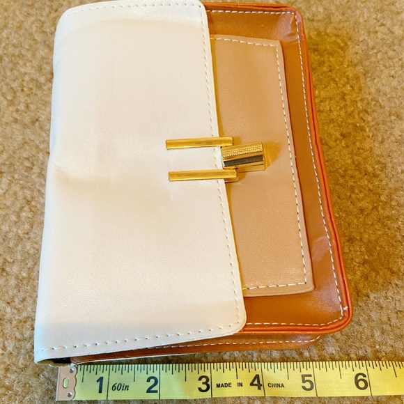 Neutral multi-toned Crossbody Purse - Picture 5 of 7